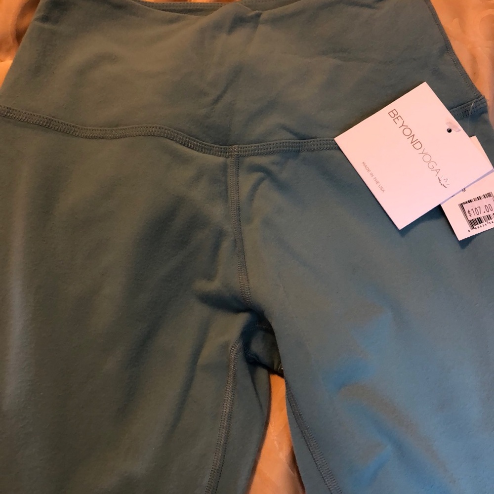 New with tags Beyond Yoga soft leggings